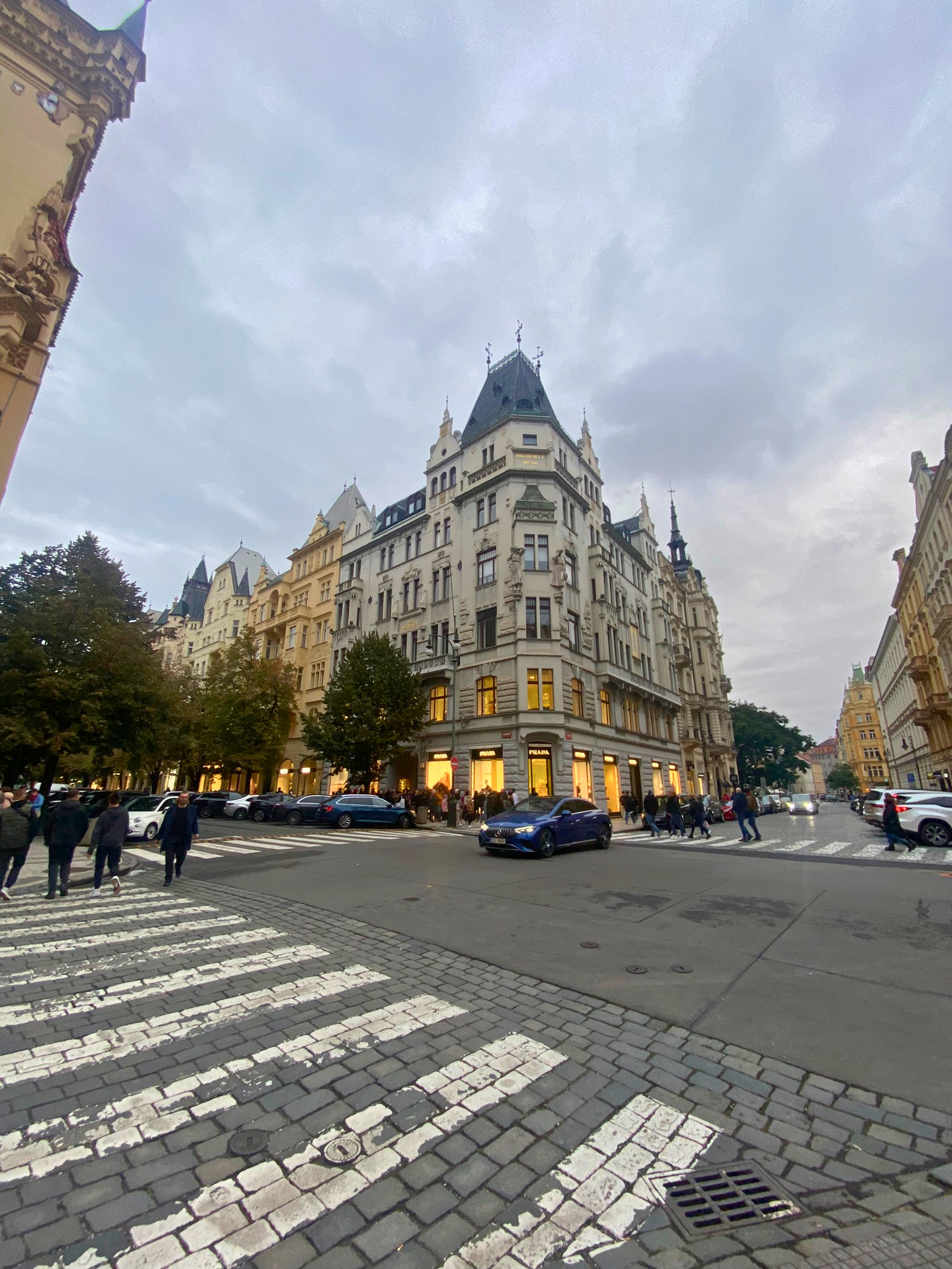 10. Paris Street (Pařížská)
